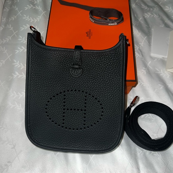 HERMES MINI AMAZONE EVELYNE TPM 16 SHOULDER BAG CLEMENCE - Picture 2 of 16